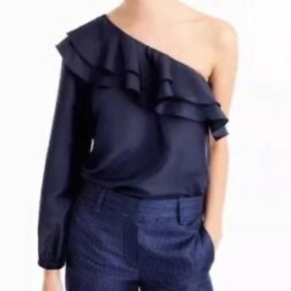 One shoulder sleeve navy top